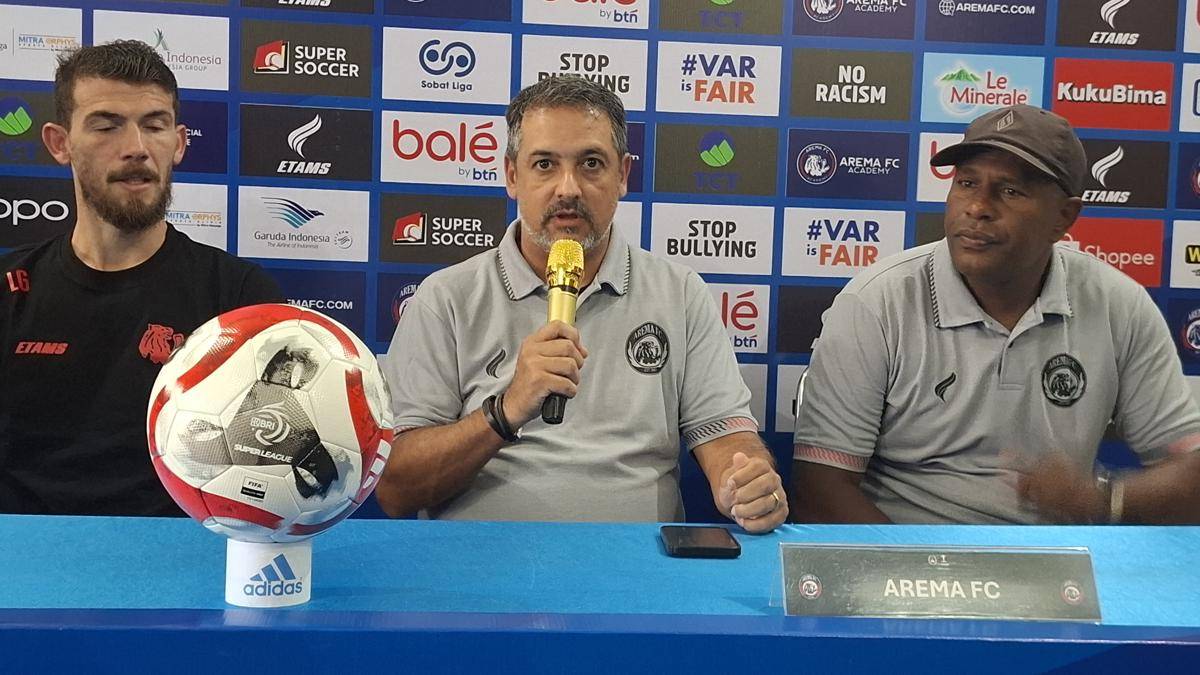 Pelatih Arema FC, Marcos Santos. (IDN Times/Rizal Adhi Pratama)
