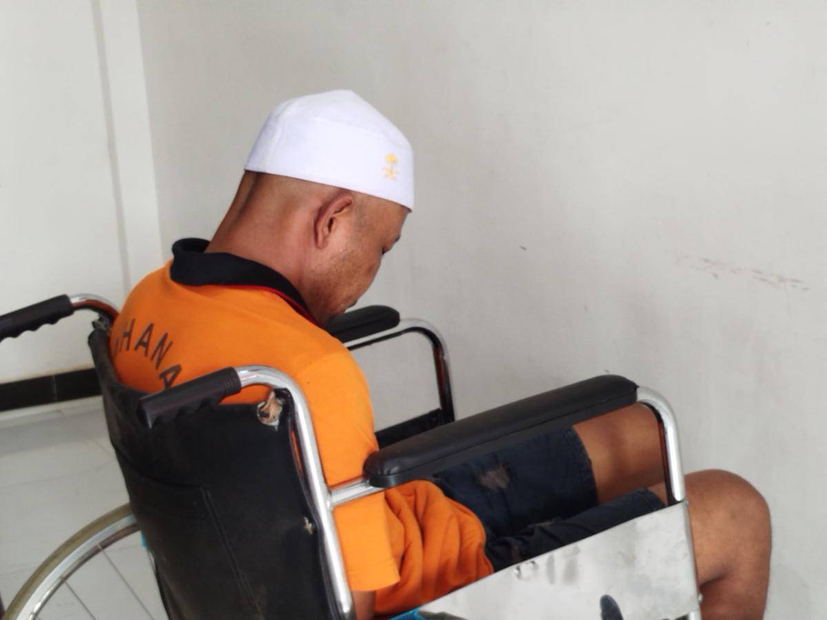 Pelaku pencurian laptop dan handphone di Alibaba Store Kota Batu. (IDN Times/Rizal Adhi Pratama)
