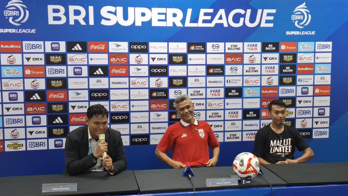 Pelatih Malut Hendri Susilo saat konferensi pers (Dok. Khaerul Anwar)