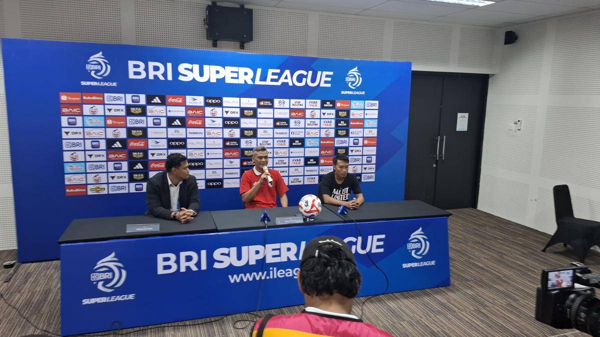 Pelatih Malut Hendri Susilo saat konferensi pers (Dok. Khaerul Anwar)