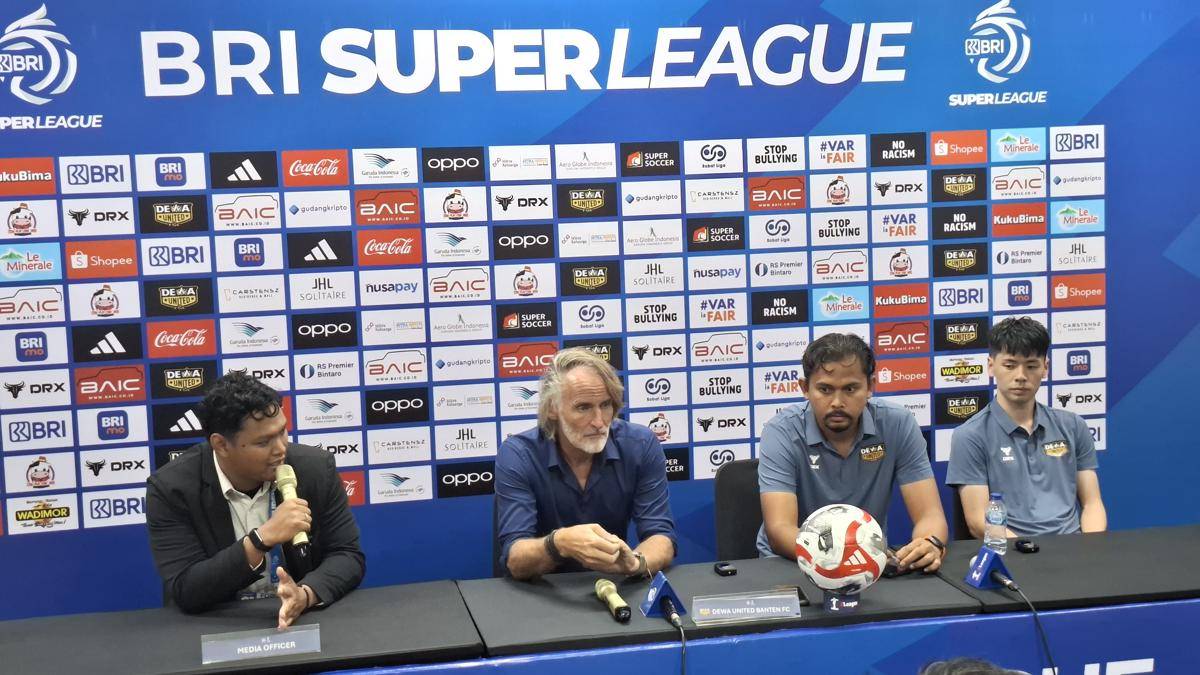 Pelatih Dewa United saat konferensi pers usai laga (Dok. Khaerul Anwar)