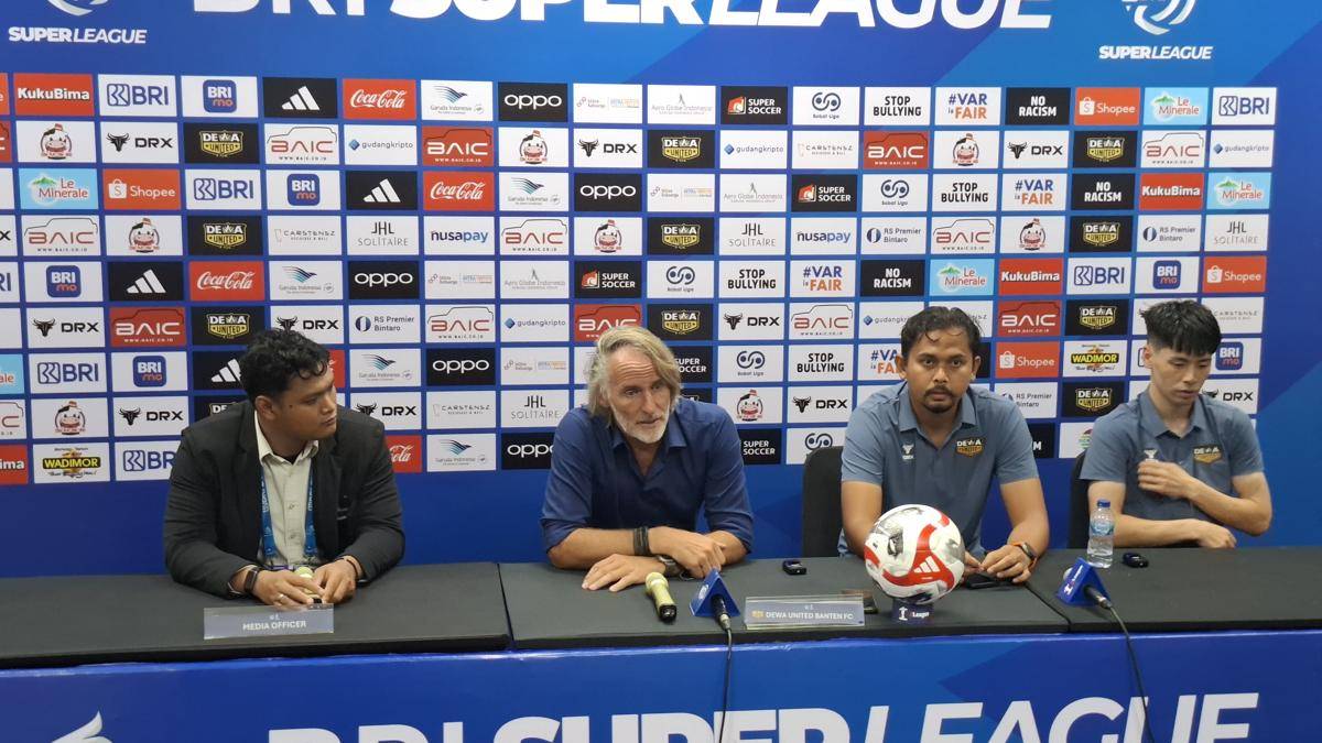 Pelatih Dewa United saat konferensi pers usai laga (Dok. Khaerul Anwar)