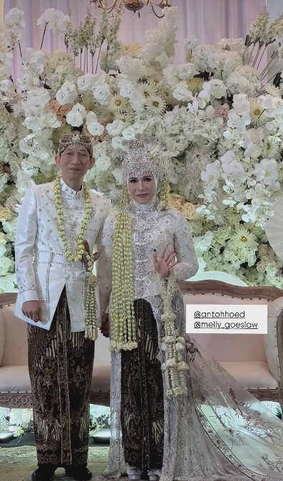 Anniversary ke-30 Melly Goeslaw dan Anto Hoed (Instagram.com/melly_goeslaw)