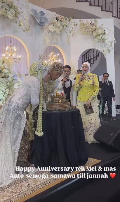 Anniversary ke-30 Melly Goeslaw dan Anto Hoed (Instagram.com/melly_goeslaw)