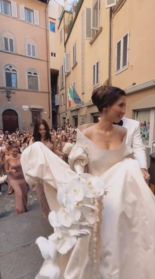 Potret Luna Maya Jadi Bridesmaid di Pernikahan Millane Fernandez
