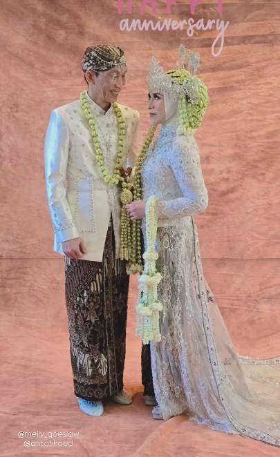 Anniversary ke-30 Melly Goeslaw dan Anto Hoed (Instagram.com/melly_goeslaw)