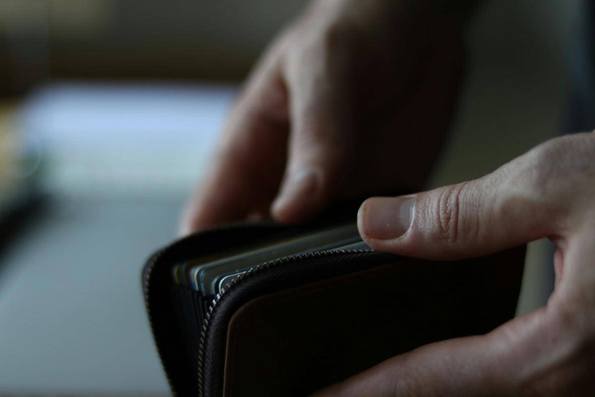 Ilustrasi dompet (Unsplash.com/Alicia Christin Gerald)