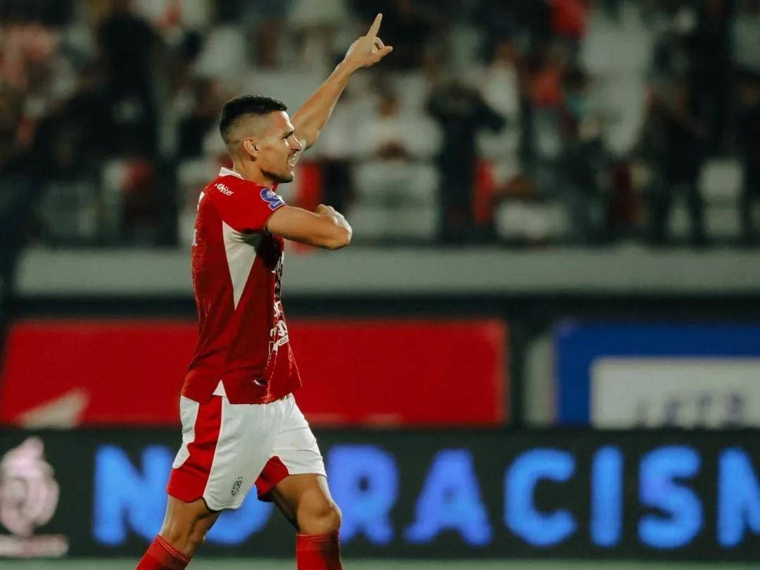 Boris Kopitovic usai mencetak gol penyama kedudukan. (Instagram.com/baliunitedfc)