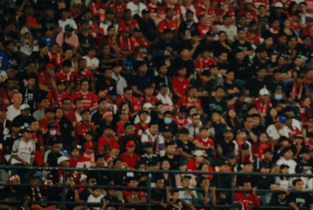 Semeton Dewata kembali memenuhi Stadion Kapten I Wayan Dipta. (Instagram.com/baliunitedfc)