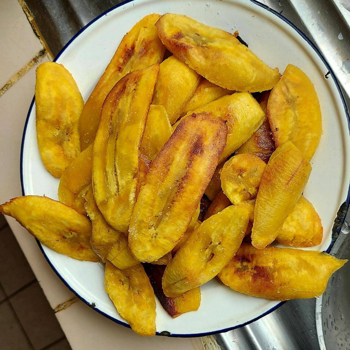 Ilustrasi pisang keju (Pixabay/arturo larrazábal)