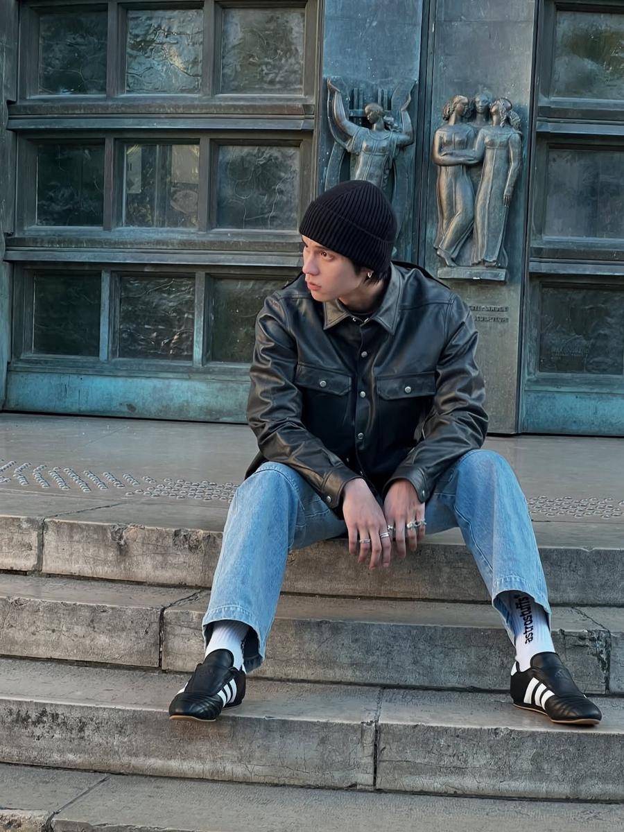 styling black jacket ala Bright Vachirawit (instagram.com/bbrightvc)