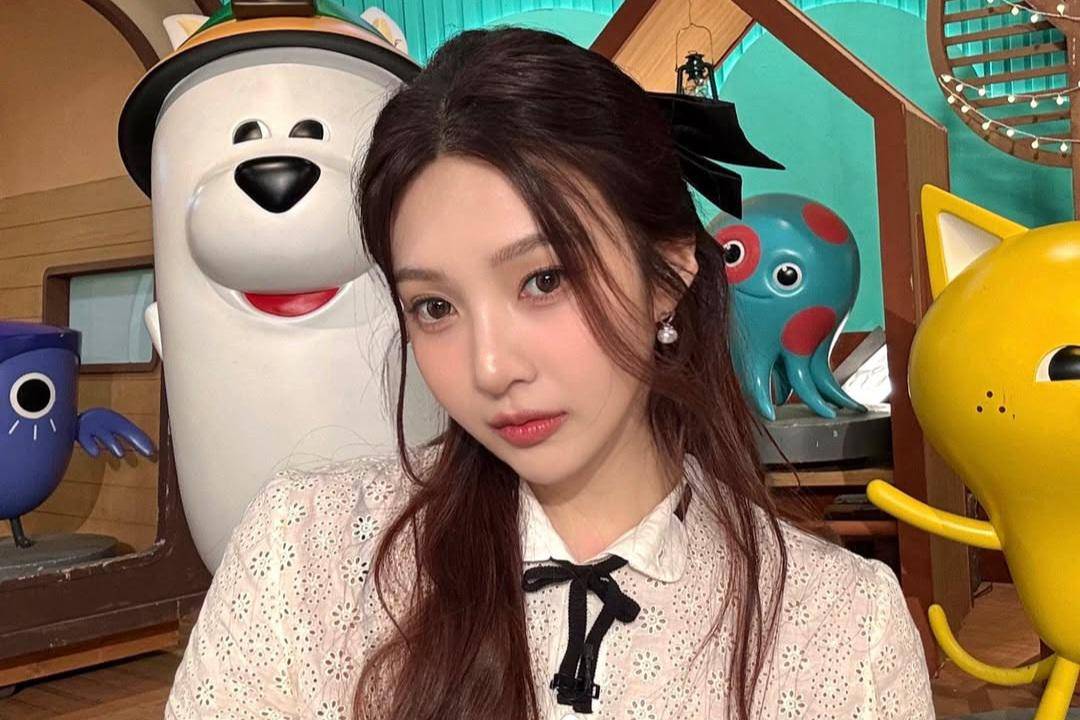 Joy Red Velvet (instagram.com/redvelvet.smtown(