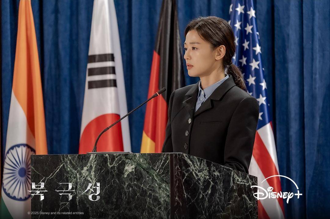 Jun Ji Hyun di drama Tempest (instagram.com/disneypluskr)
