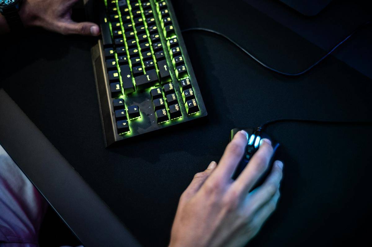 ilustrasi mouse gaming 