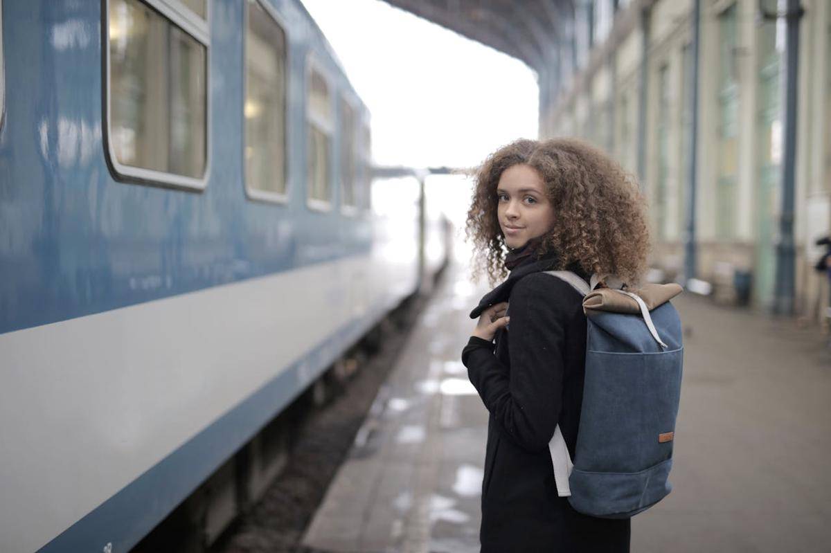 ilustrasi solo traveling (pexels.com/Andrea Piacquadio)