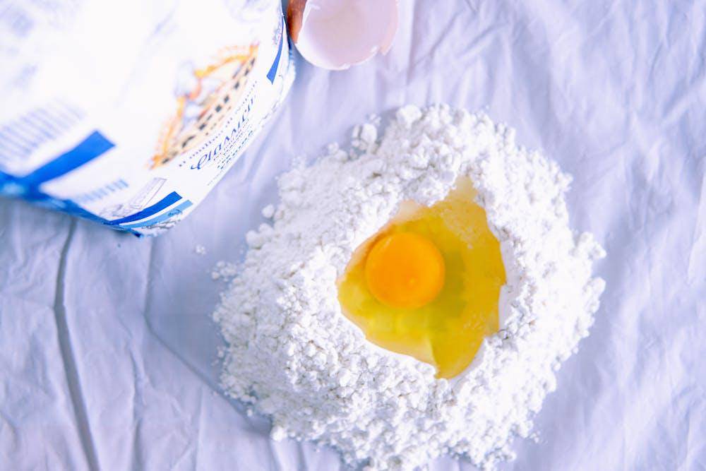 ilustrasi tepung terigu protein tinggi (pexels.com/Elle Hughes)