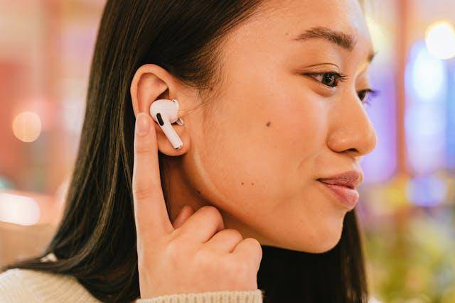 ilustrasi earphone (pexels.com/Antoni Shkraba Studio)