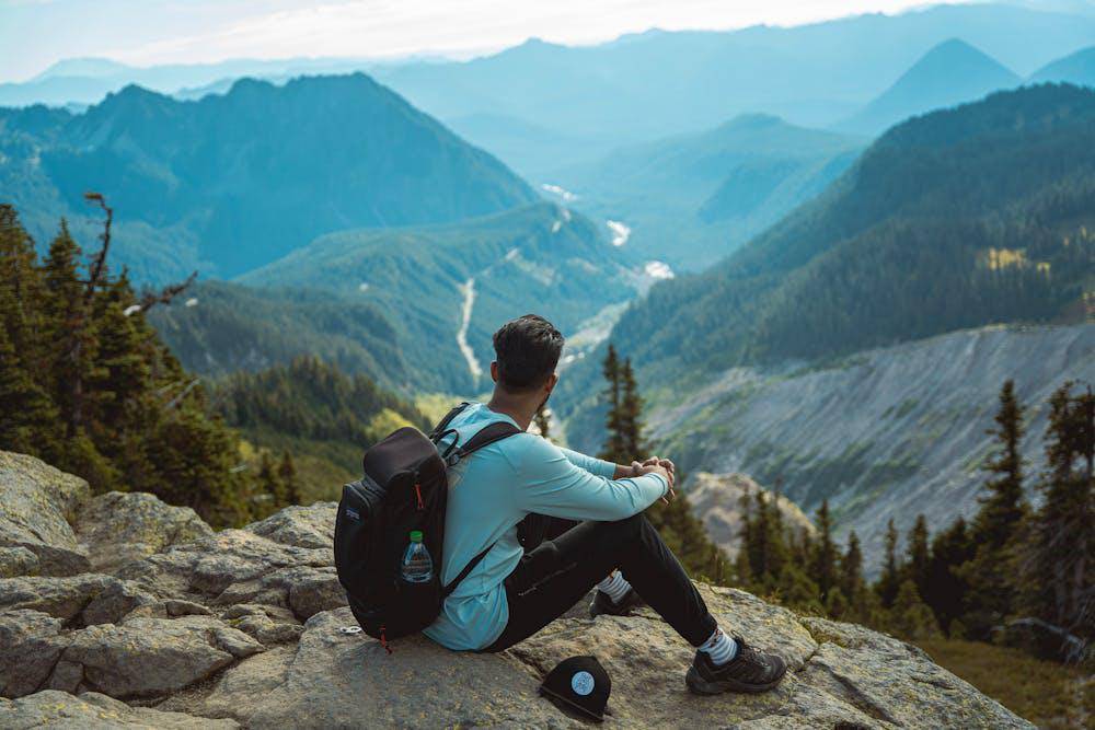 ilustrasi solo hiking (pexels.com/Shravankumar Hiregoudar)