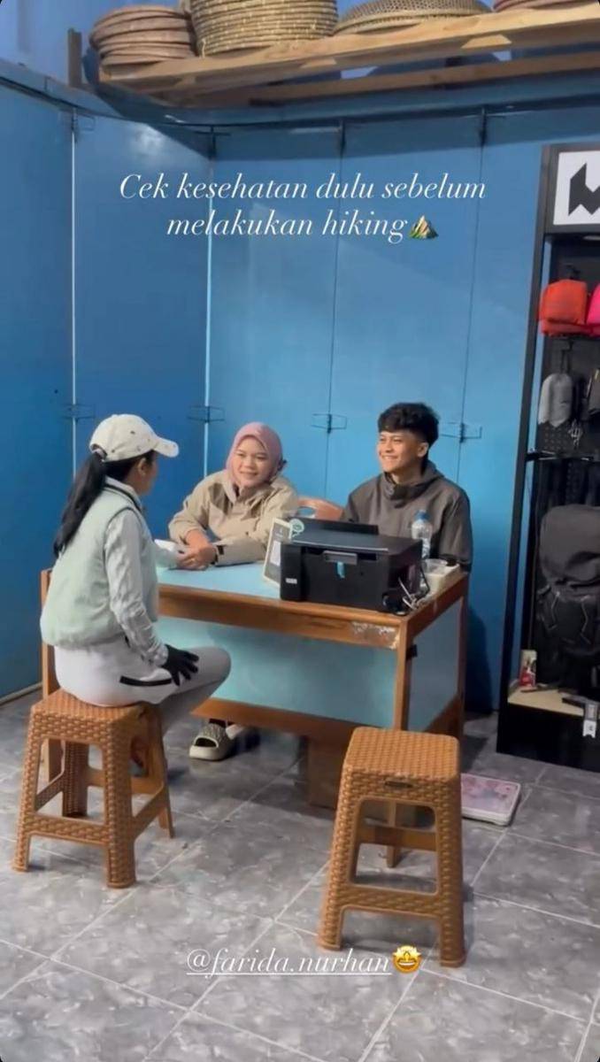 potret Farida Nurhan mendaki Gunung Gede (