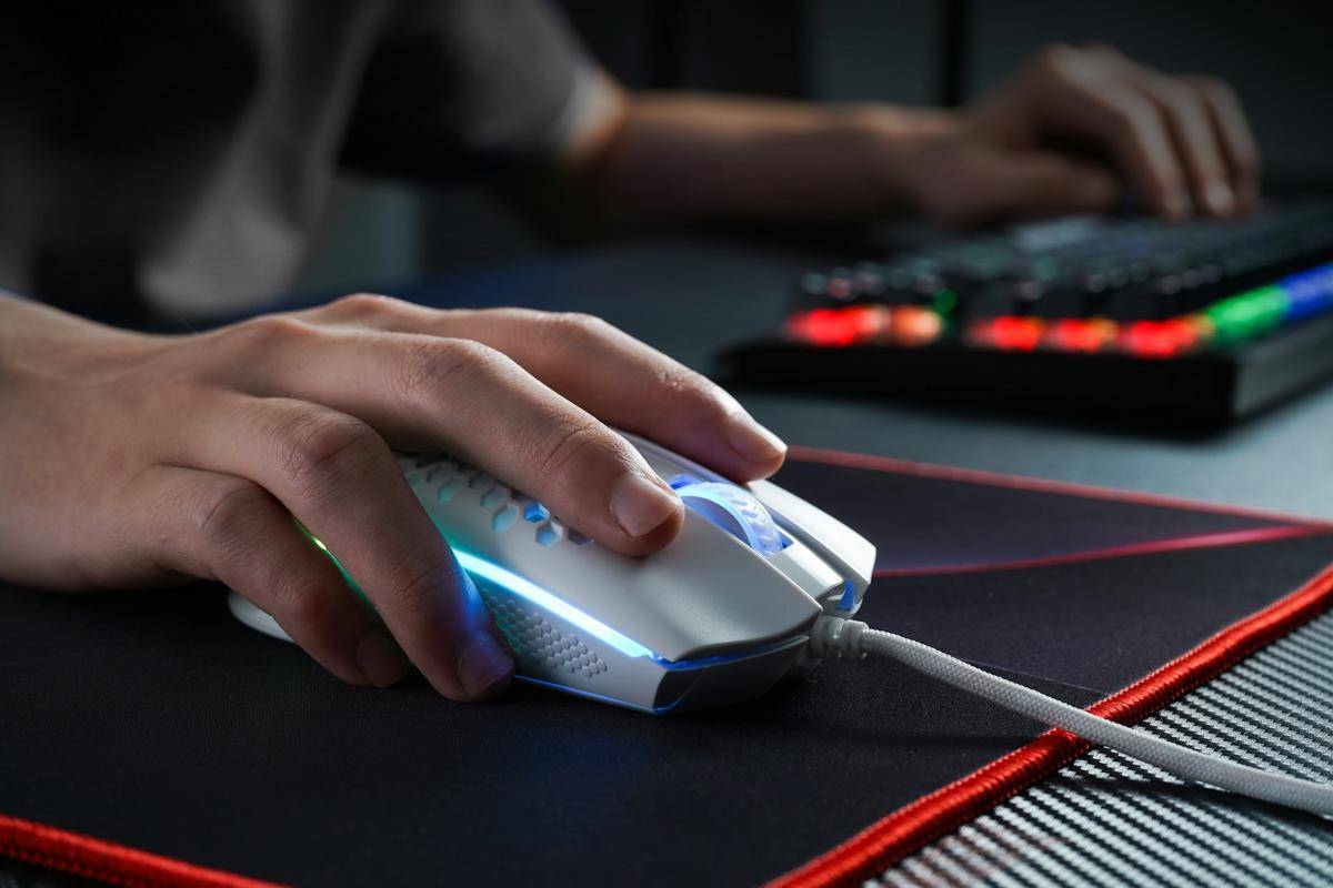 ilustrasi mouse gaming macro