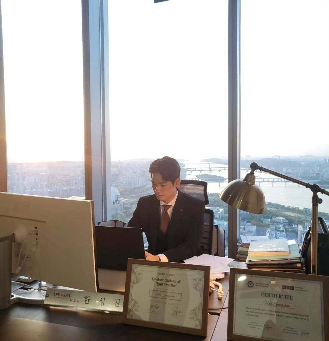 Kang Sang Joon di drama Beyond the Bar
