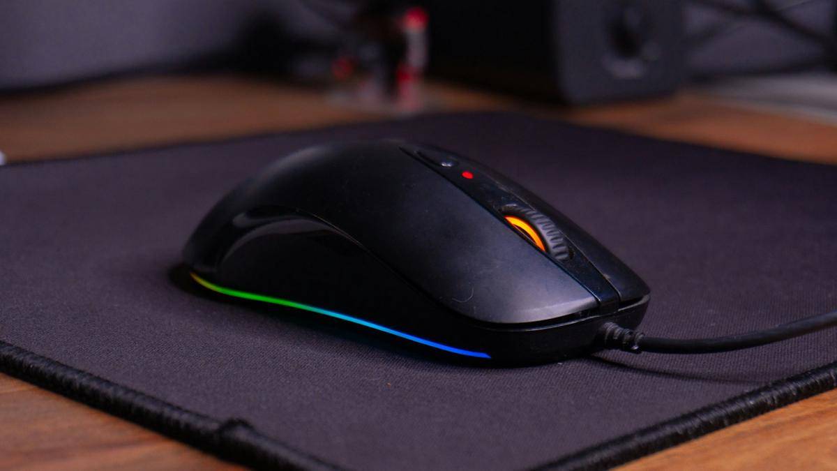 ilustrasi mouse gaming 