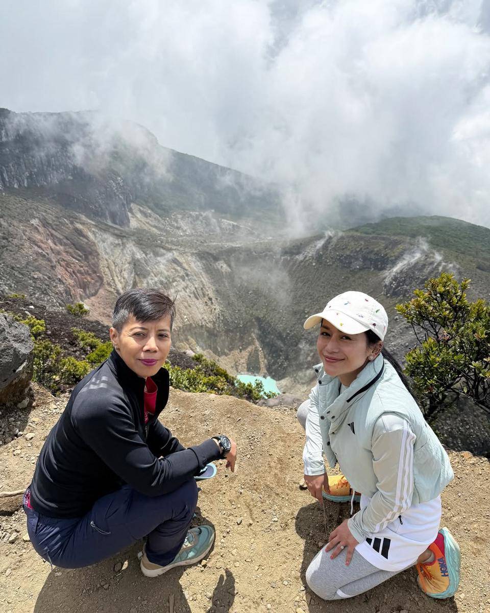 potret Farida Nurhan mendaki Gunung Gede 