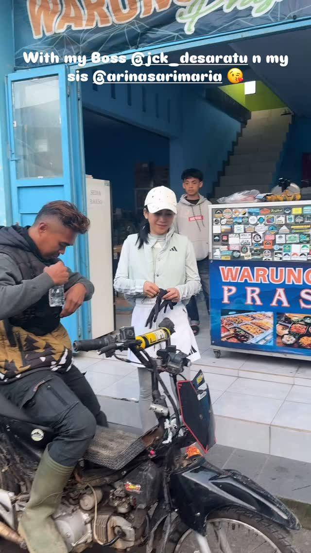 potret Farida Nurhan mendaki Gunung Gede 