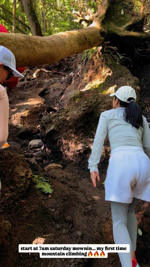 potret Farida Nurhan mendaki Gunung Gede 