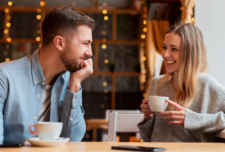 illustrasi pasangan romantis (freepik.com/freepik)