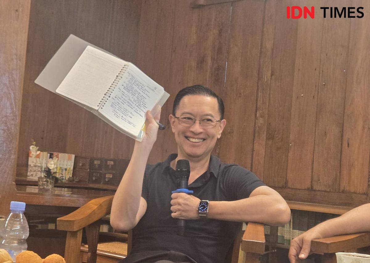 Tom Lembong saat bertemu dengan para pimpinan media di pendopo Anies Baswedan, Lebak Bulus, Jakarta, Minggu, (10/8/2025). (IDN Times/Uni Lubis)