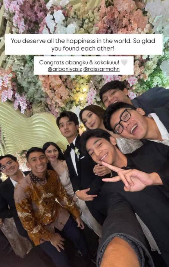Tamu Artis di Resepsi Arbani Yasiz