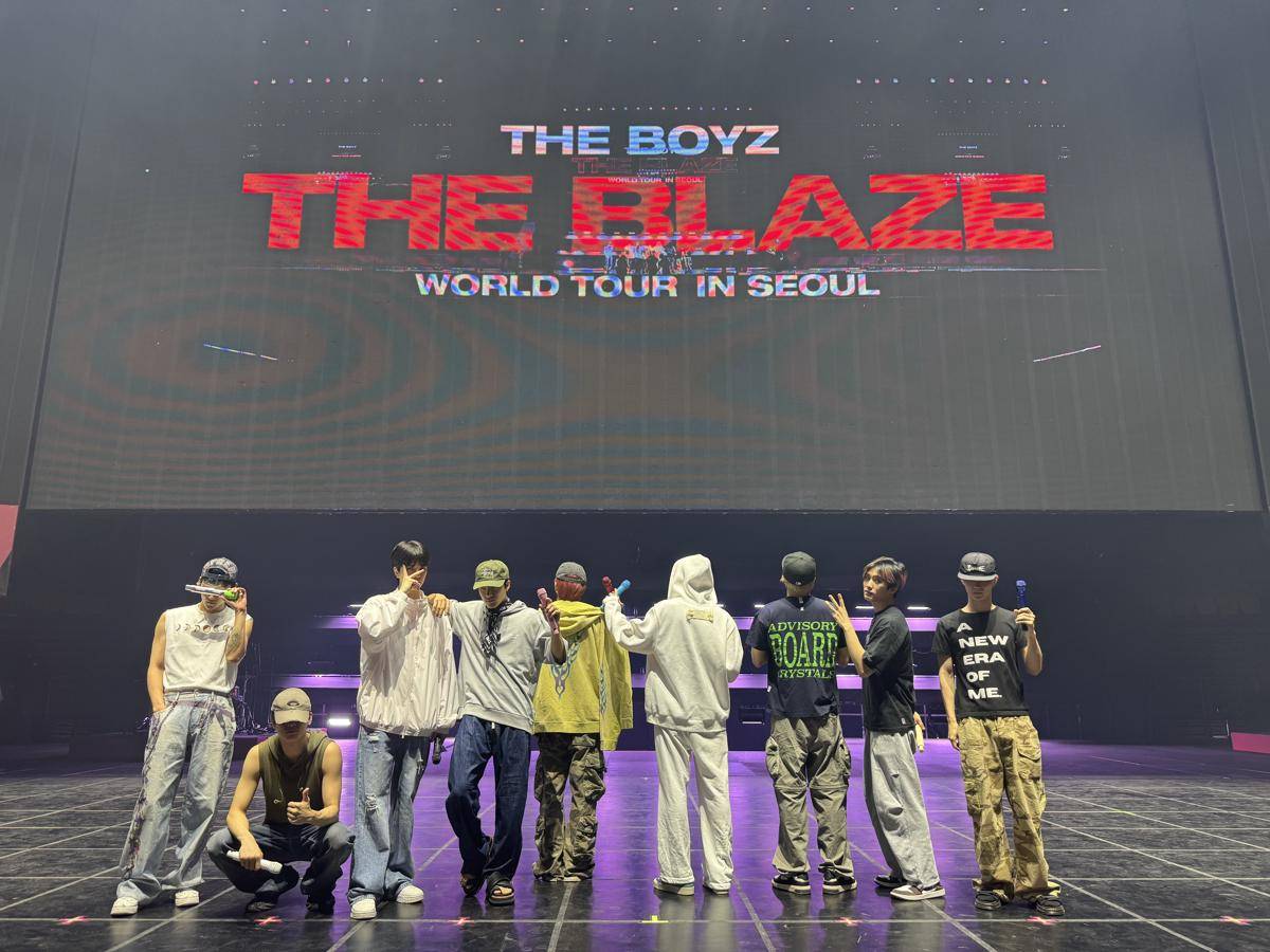 THE BOYZ di konser The Blaze Korea