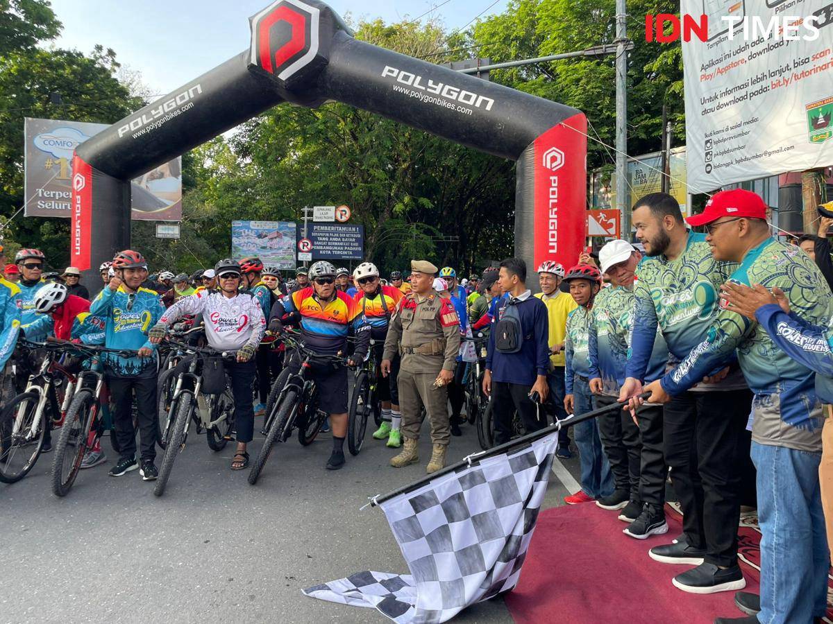 Wali Kota Padang membuka ivent Gowes Siti Nurbaya (Foto: IDN Times/Halbert Caniago)