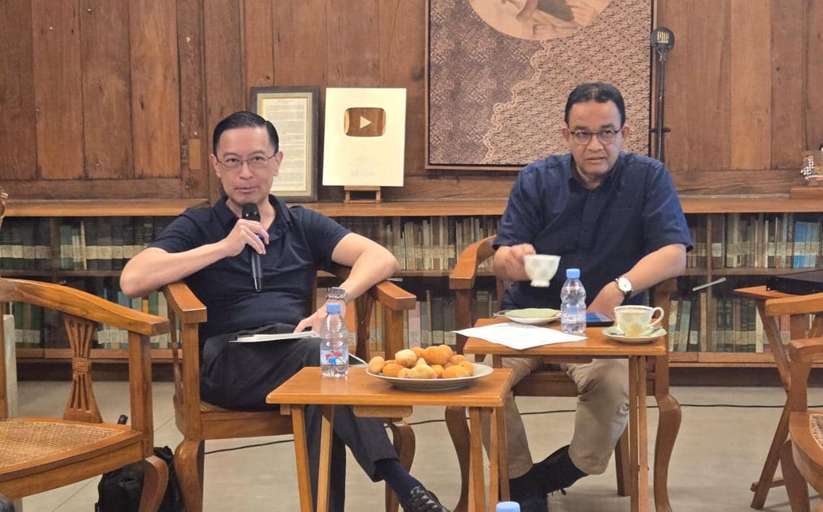 Tom Lembong saat bertemu dengan para pimpinan media di pendopo Anies Baswedan, Lebak Bulus, Jakarta, Minggu, (10/8/2025). (IDN Tiimes/Uni Lubis)
