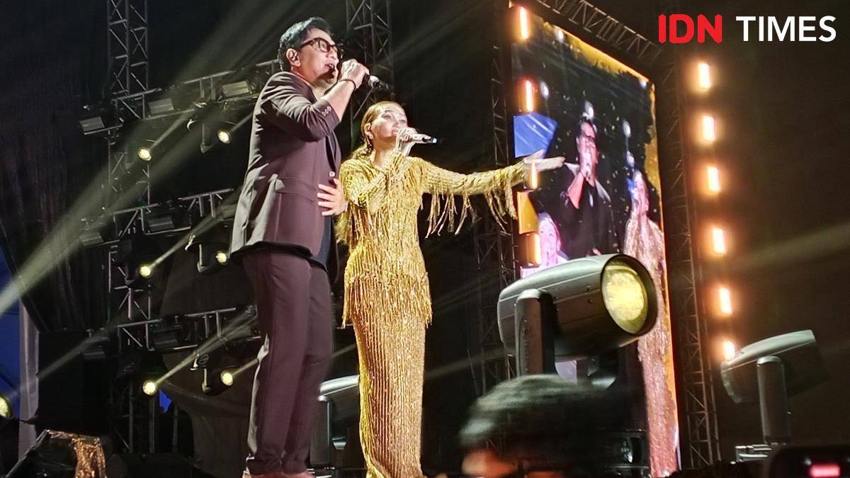 Penampilan Ayu Ting Ting bersama Andre Taulany