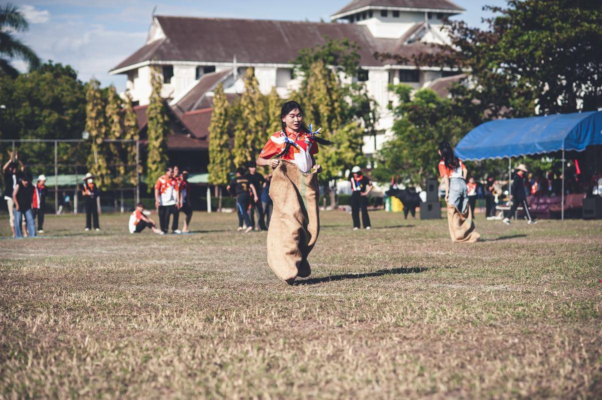 Lomba balap karung 17-an 