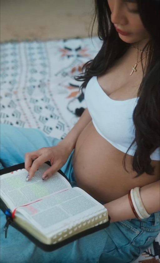 Maternity Erika Carlina