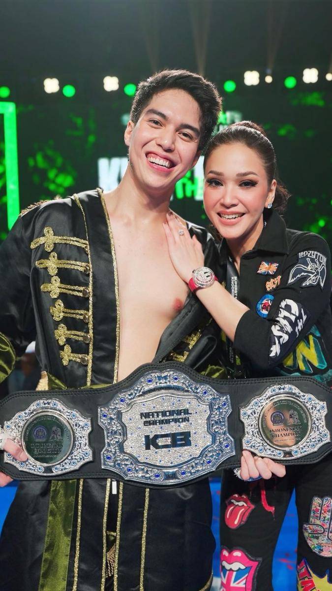 El Rumi menang tinju lawan Jefri Nichol