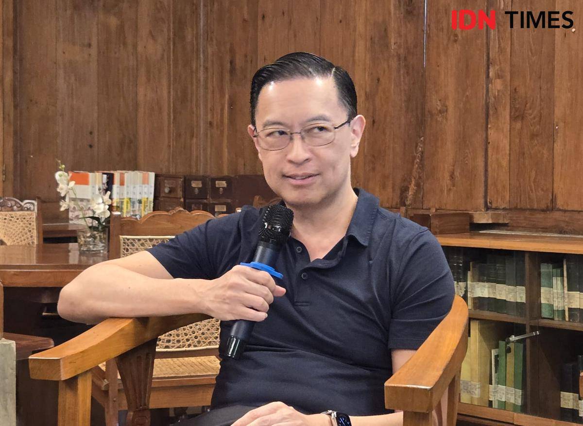 Tom Lembong saat bertemu dengan para pimpinan media di pendopo Anies Baswedan, Lebak Bulus, Jakarta, Minggu, (10/8/2025). (IDN Times/Uni Lubis)