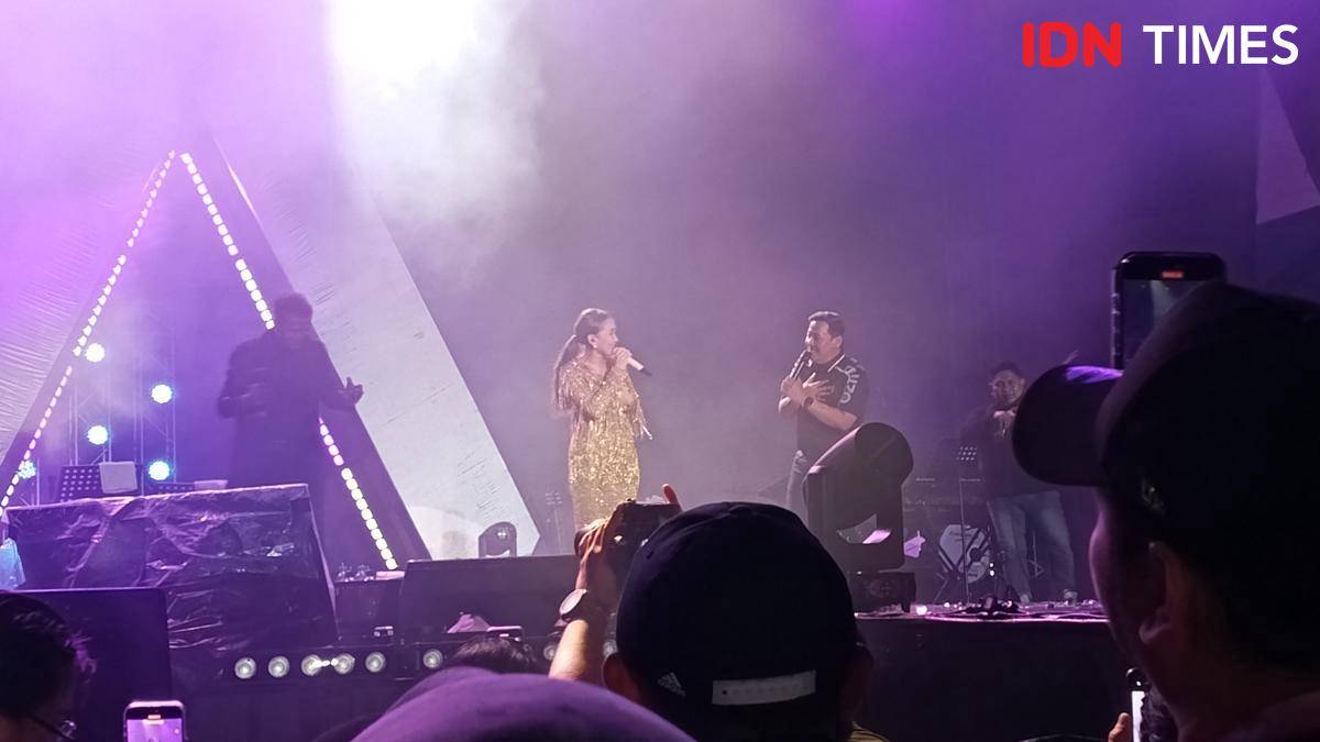 Penampilan Ayu Ting Ting bersama El Corona Gambus