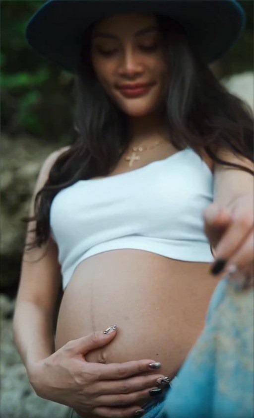 Maternity Erika Carlina