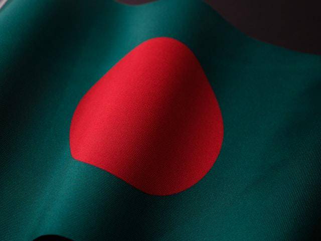 Bendera Bangladesh (unsplash.com/engin akyurt)