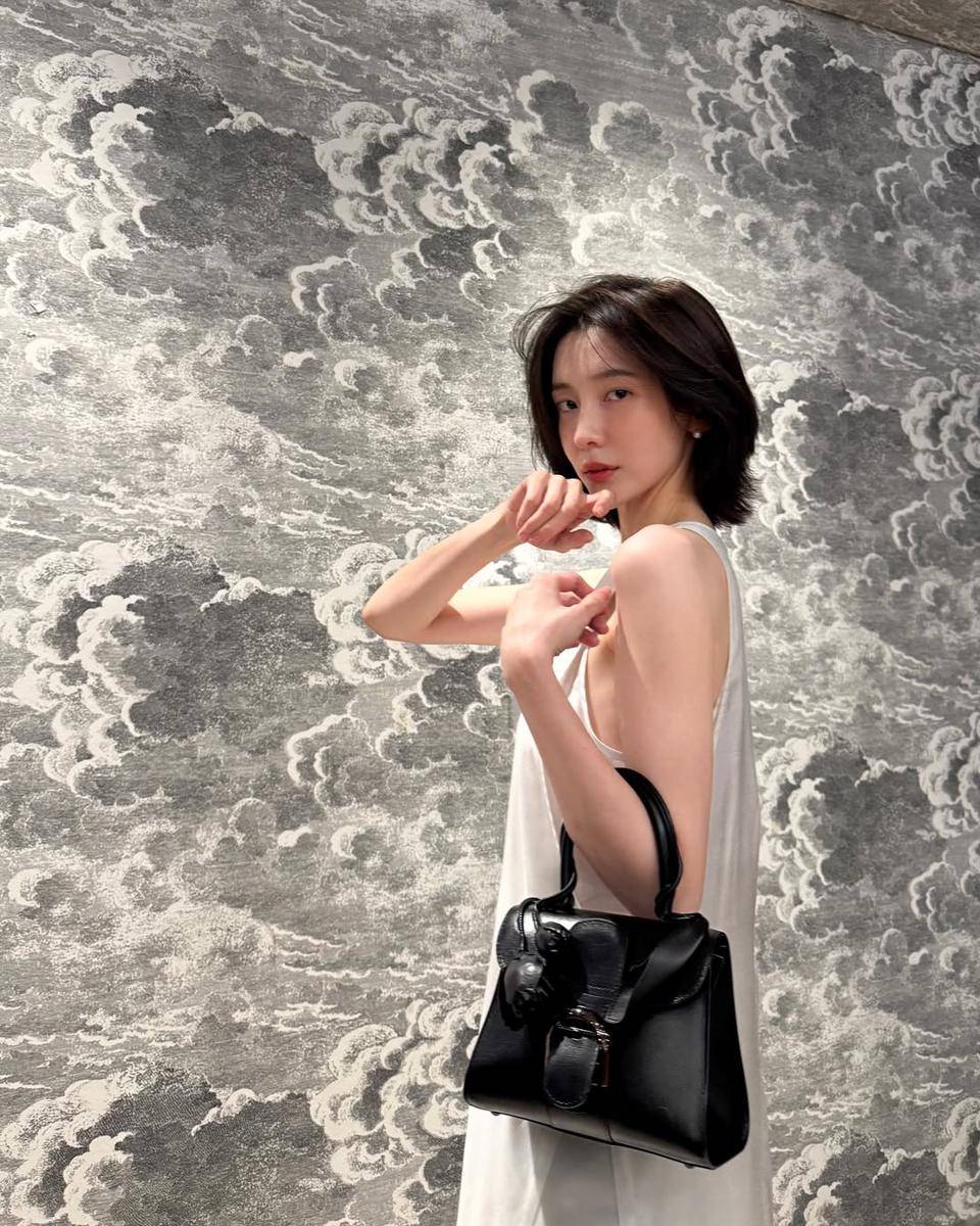 Potret Park Ji Hyun (instagram.com/voyavivirel)
