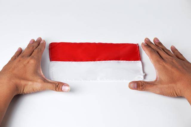 Ilustrasi menambahkan dekorasi bendera merah putih pada dinding 
