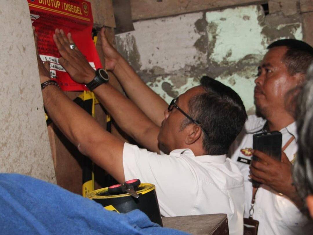 Satpol PP Kota Tangerang segel bangunan yang diduga jadi tempat prostitusi (Dok. Pemkot Tangerang)