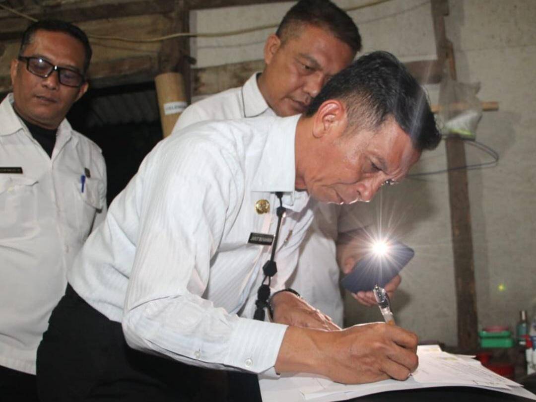 Satpol PP Kota Tangerang segel bangunan yang diduga jadi tempat prostitusi (Dok. Pemkot Tangerang)