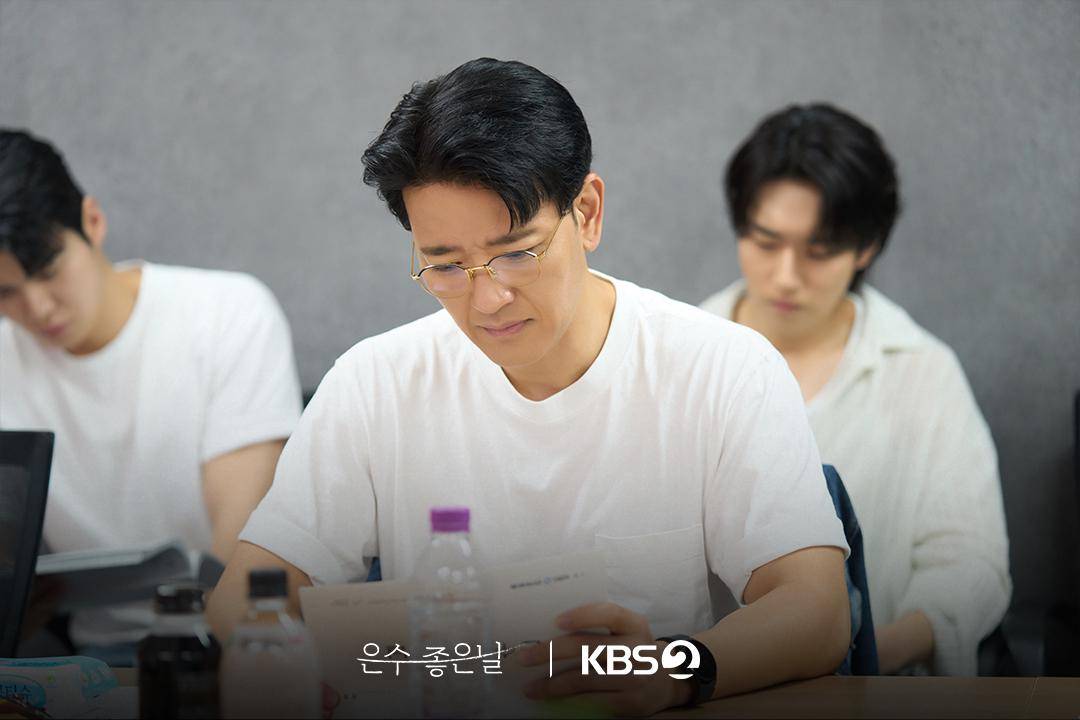 Script reading Walking on Thin Ice (Instagram.com/kbsdrama) 