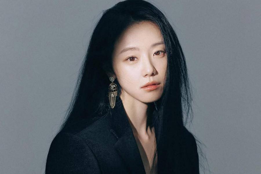 Lee Si Won (instagram.com/seethewon)