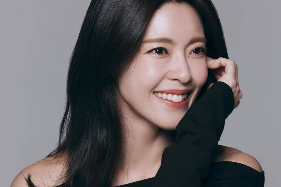 Lee Yoon Ji (instagram.com/dancingmulgogi)